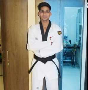 A men wearing a Taekwondo Dobok