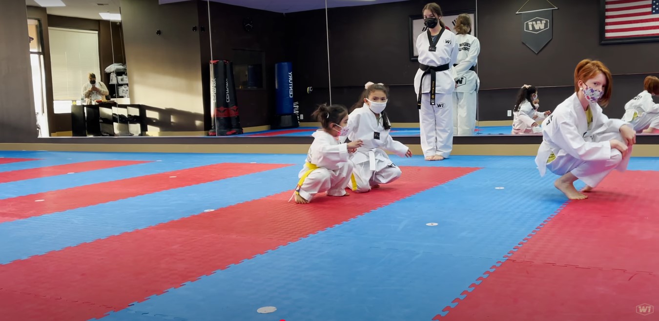 kids practicing taekwondo