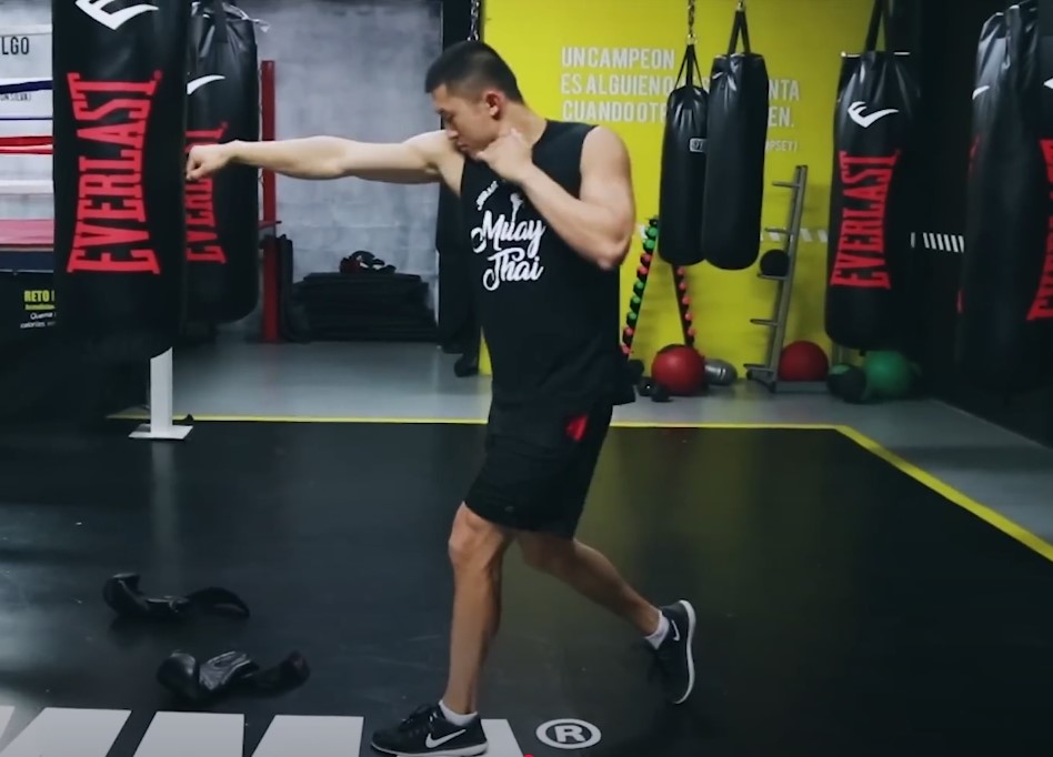 Muay thai Cross (Straight Punch)